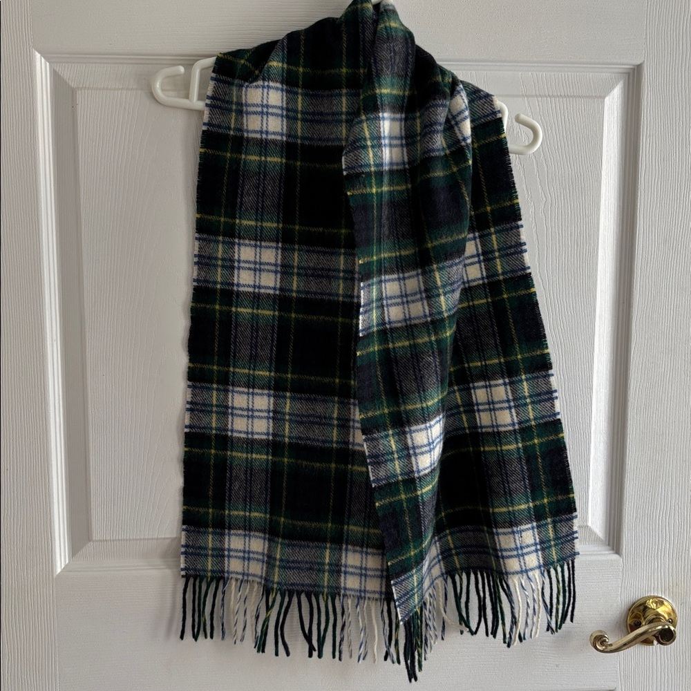 Blarney Woolen Mills 100% lambswool plaid scarf. 12”X64”. Made in Ireland.